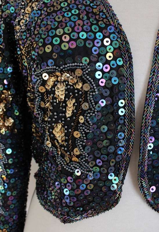 100% SILK VINTAGE SEQUINED BEADED CROPPED JACKET TOP - SIZE M
