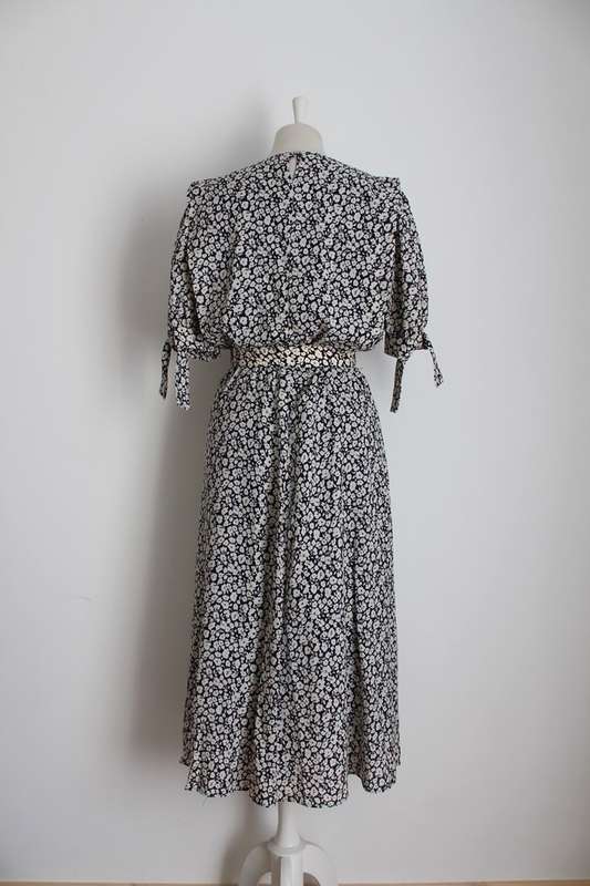 VINTAGE NAVY WHITE FLORAL PRINT BELTED DAY DRESS - SIZE 14