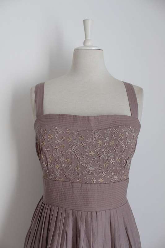 BEIGE COTTON FLORAL EMBROIDERED PLEATED SUMMER DRESS - SIZE 18