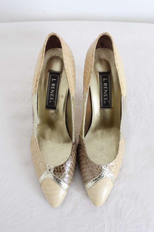 *J RENEE* DESIGNER GENUINE SNAKE SKIN CREAM GOLD HEELS SHOES - SIZE 8
