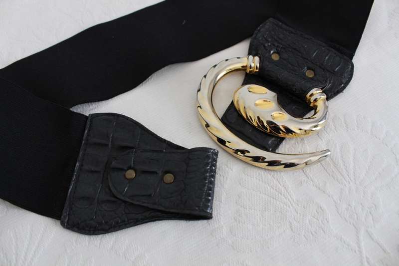 VINTAGE ELASTICATED HOOK CROCODILE PRINT BLACK BELT