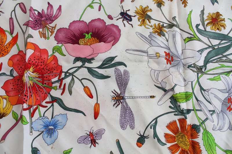 *GUCCI* V. ACCORNERO DESIGNER VINTAGE 100% SILK FLORAL GREEN SCARF