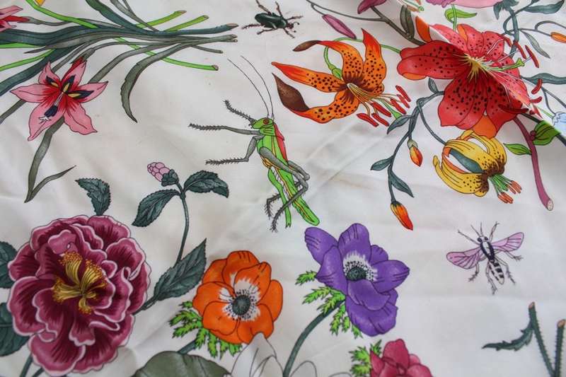 *GUCCI* V. ACCORNERO DESIGNER VINTAGE 100% SILK FLORAL GREEN SCARF