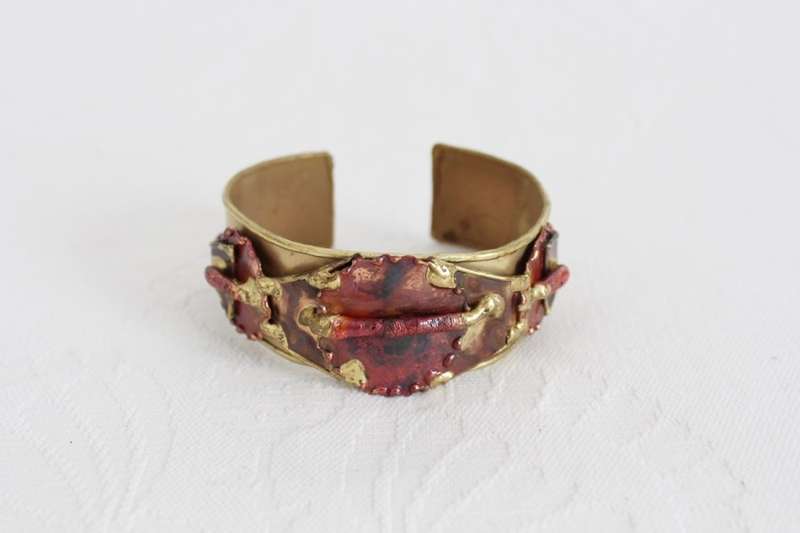 VINTAGE BRASS RED SCULPTURAL HAND MADE CUFF BANGLE BRACELET