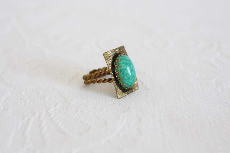 VINTAGE GREEN STONE BRASS HAND MADE ADJUSTABLE RING