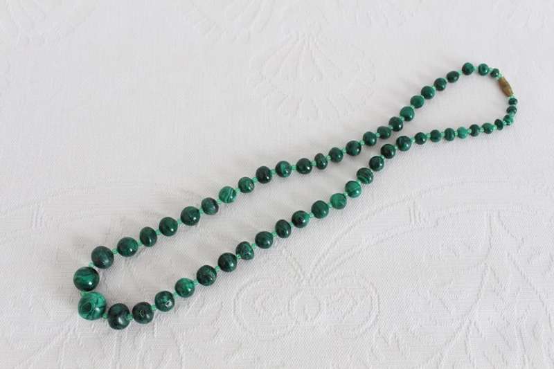 GENUINE MALACHITE VINTAGE GEM STONE BEADED NECKLACE