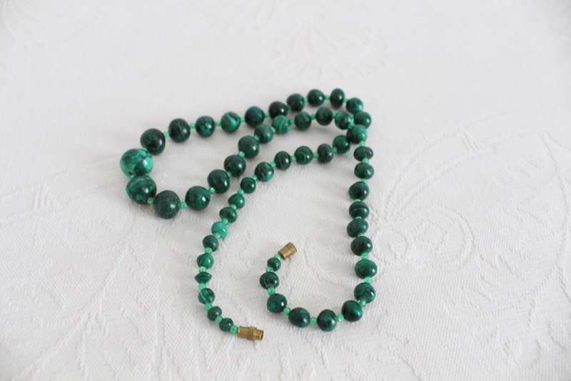 GENUINE MALACHITE VINTAGE GEM STONE BEADED NECKLACE