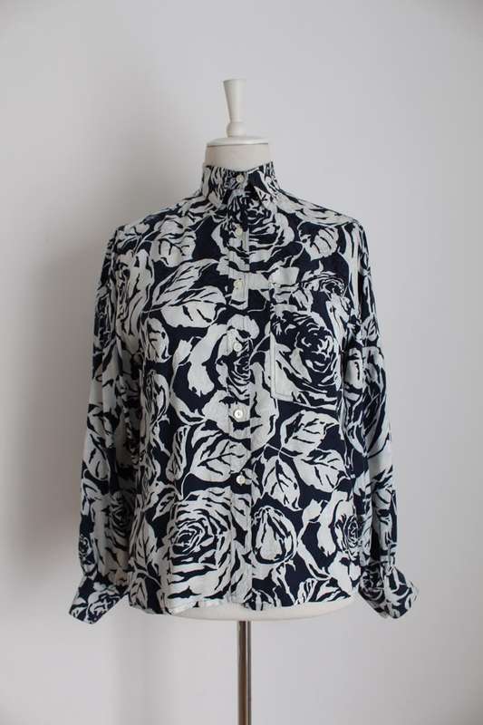 *GUCCI* DESIGNER VINTAGE 100% SILK NAVY WHITE FLORAL BLOUSE SHIRT - SIZE 10