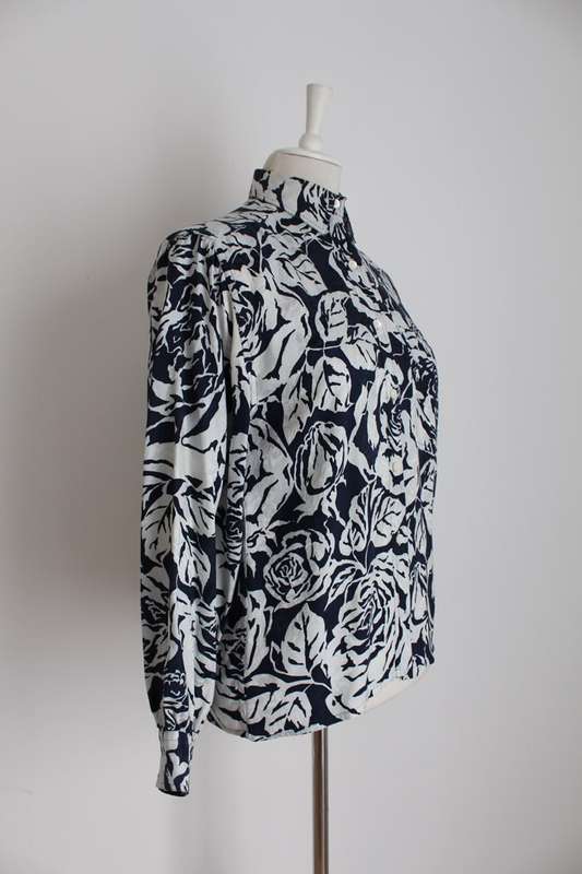 *GUCCI* DESIGNER VINTAGE 100% SILK NAVY WHITE FLORAL BLOUSE SHIRT - SIZE 10