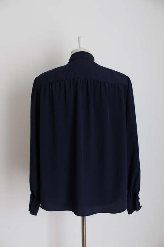 *CHRIS LEVIN* DESIGNER VINTAGE 100% SILK NAVY PUSSYBOW SHIRT - SIZE 16