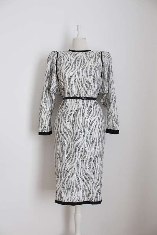 VINTAGE BLACK WHITE PRINTED LONG SLEEVE DRESS - SIZE 12