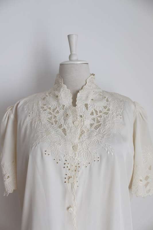 VINTAGE THAI SILK CREAM EMBROIDERED HIGH COLLAR SHIRT BLOUSE TOP - SIZE 18