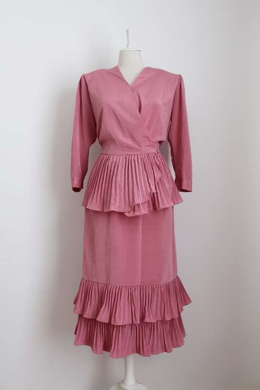 VINTAGE TWO PIECE PINK RUFFLE TOP SKIRT SET - SIZE 12