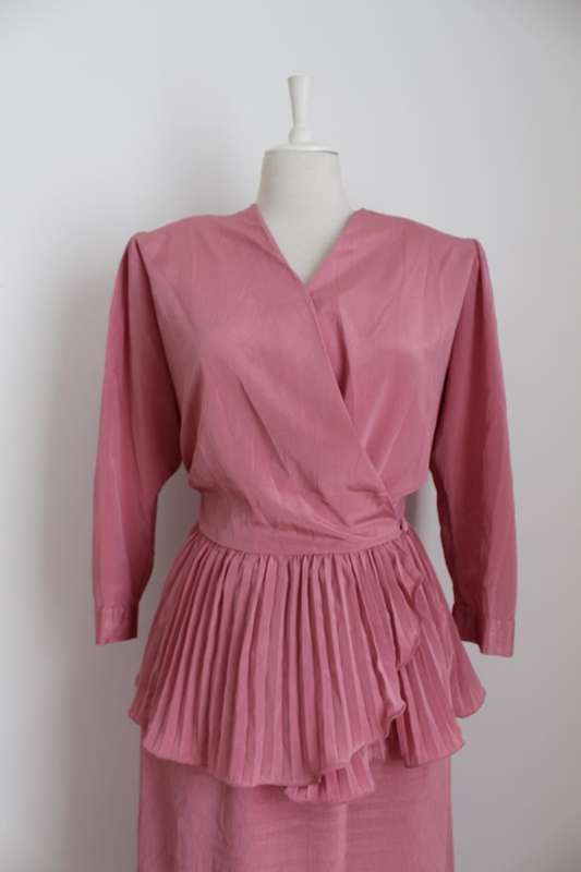 VINTAGE TWO PIECE PINK RUFFLE TOP SKIRT SET - SIZE 12