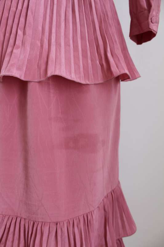 VINTAGE TWO PIECE PINK RUFFLE TOP SKIRT SET - SIZE 12