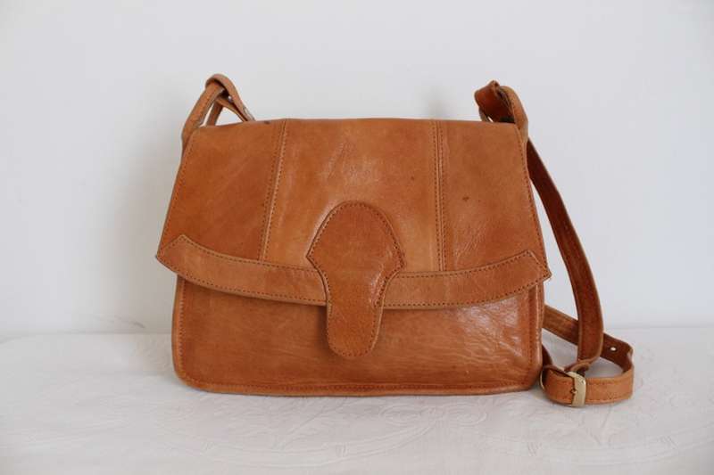 VINTAGE GENUINE LEATHER TAN MESSENGER SLING BAG HANDBAG