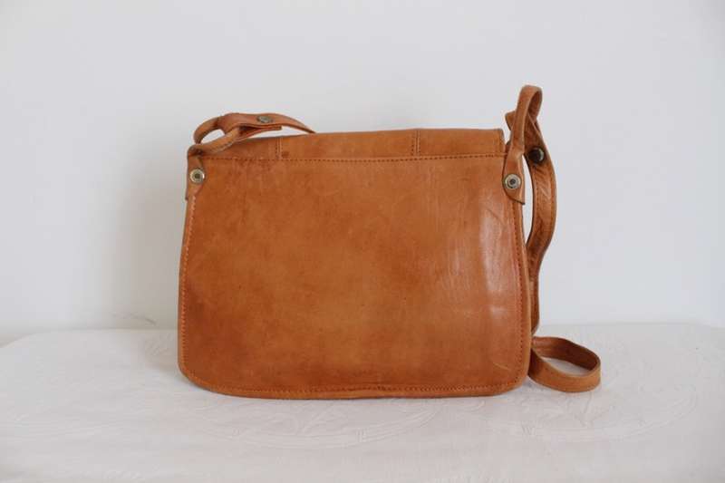 VINTAGE GENUINE LEATHER TAN MESSENGER SLING BAG HANDBAG