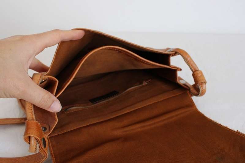 VINTAGE GENUINE LEATHER TAN MESSENGER SLING BAG HANDBAG