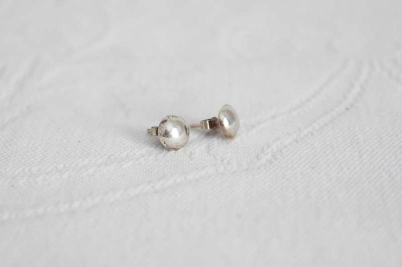 STERLING SILVER VINTAGE SMALL ROUND STUD EARRINGS