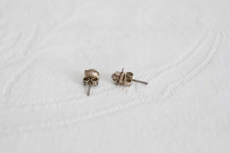 STERLING SILVER VINTAGE SMALL FLOWER STUD EARRINGS