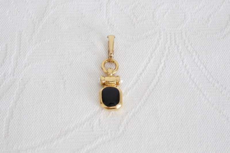 VINTAGE BLACK ENAMEL FAUX PEARL GOLD PLATED PENDANT FOR NECKLACE