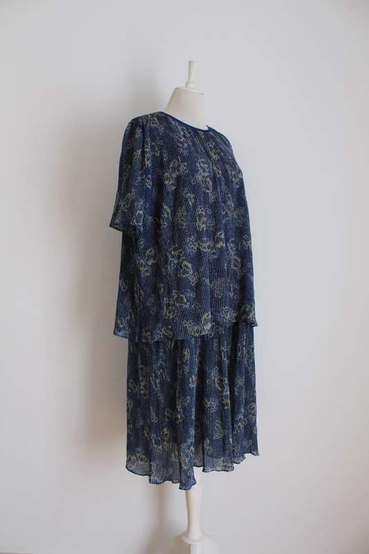 VINTAGE PLEATED SHIMMER BLUE FLORAL COCKTAIL DRESS - SIZE 18