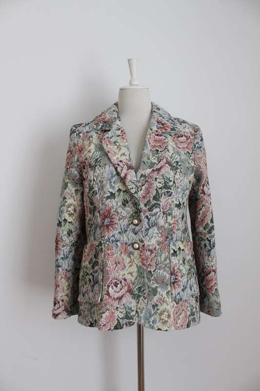 *FLASH SALE - 50% OFF!* VINTAGE FLORAL TAPESTRY BLAZER JACKET - SIZE 12