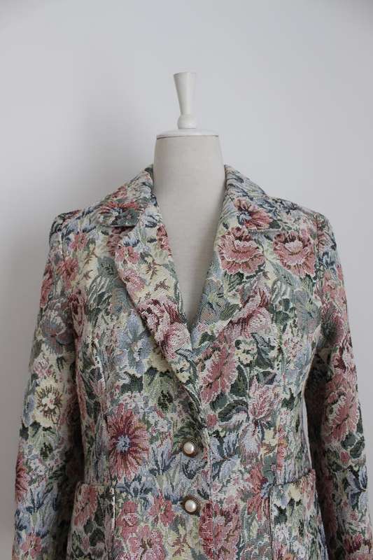 *FLASH SALE - 50% OFF!* VINTAGE FLORAL TAPESTRY BLAZER JACKET - SIZE 12