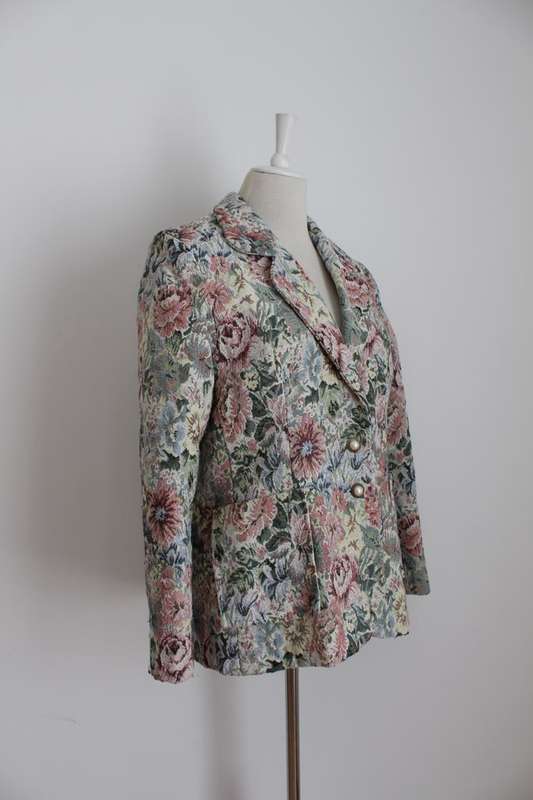 *FLASH SALE - 50% OFF!* VINTAGE FLORAL TAPESTRY BLAZER JACKET - SIZE 12