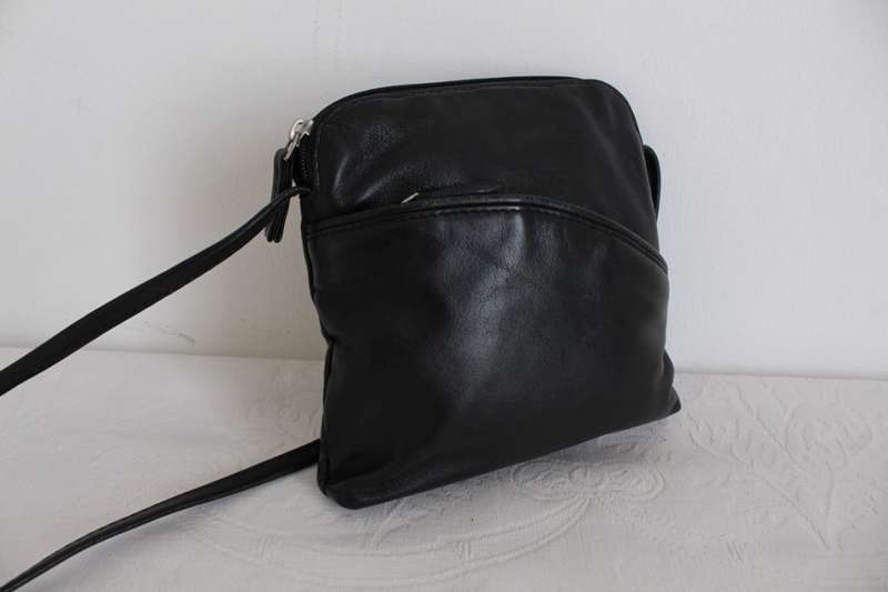 GENUINE LEATHER LAKELAND BLACK SMALL SLING BAG HANDBAG