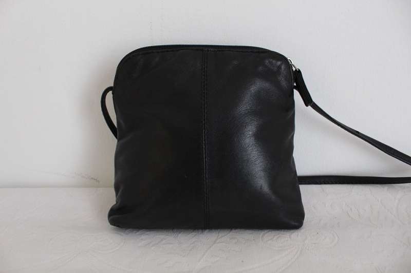 GENUINE LEATHER LAKELAND BLACK SMALL SLING BAG HANDBAG