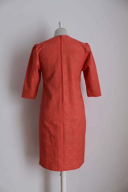 VINTAGE ORANGE EMBROIDERED 3/4 SLEEVE SHIFT DRESS - SIZE 10