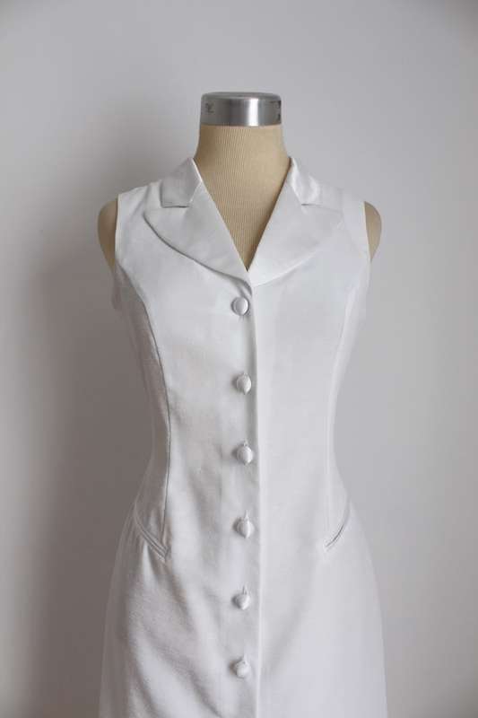 VINTAGE WHITE BUTTON DOWN SLEEVELESS DAY DRESS - SIZE 8