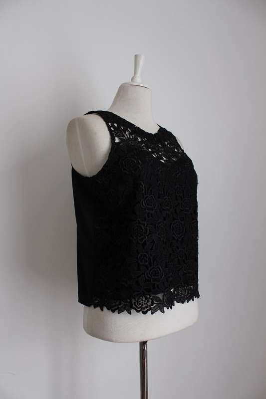 VINTAGE FLORAL LACE BLACK SLEEVELESS TOP BLOUSE VEST - SIZE 12