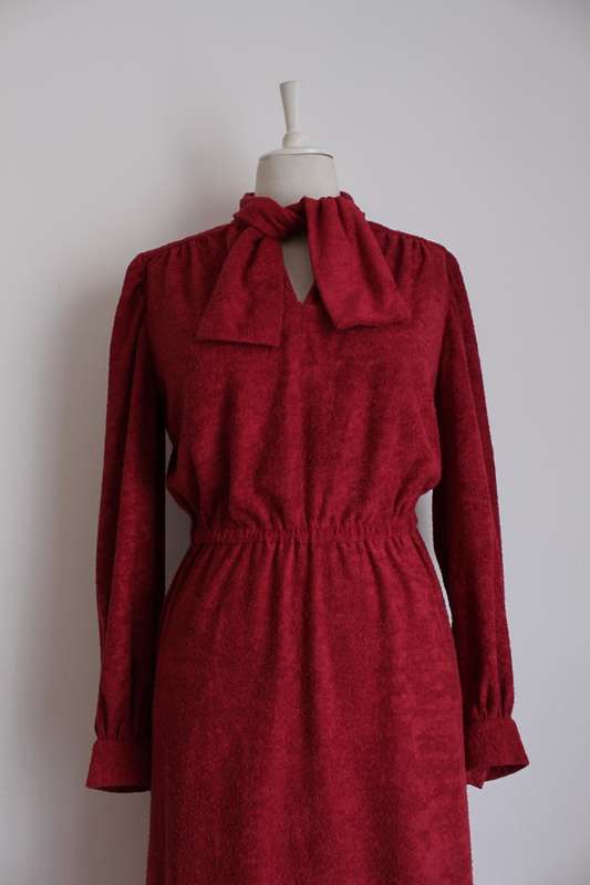 VINTAGE TOWELLING MAROON RED TIE NECK DRESS - SIZE 12