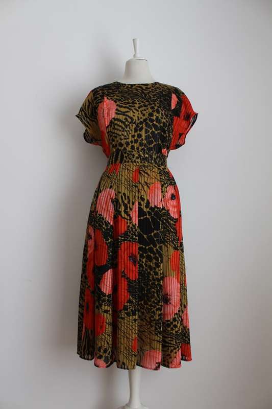 VINTAGE TWO PIECE ANIMAL FLORAL PRINT TOP PLEATED SKIRT - SIZE 12