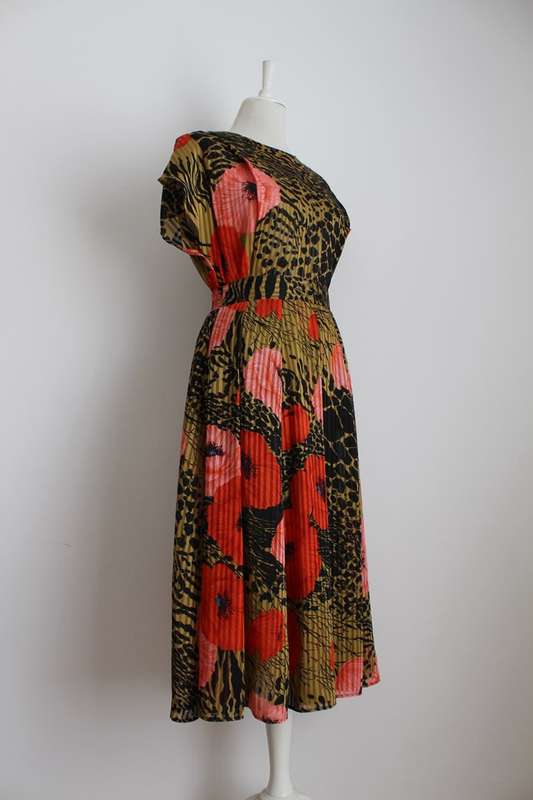 VINTAGE TWO PIECE ANIMAL FLORAL PRINT TOP PLEATED SKIRT - SIZE 12