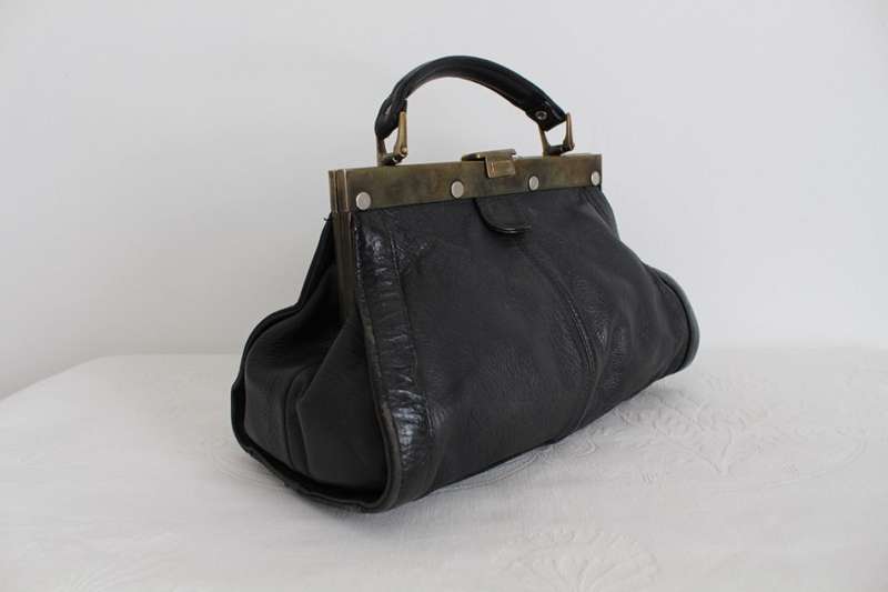 VINTAGE GENUINE LEATHER BLACK DOCTORS STYLE BAG HANDBAG