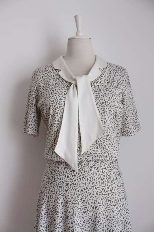 VINTAGE PRINTED WHITE TIE NECK DAY DRESS - SIZE 12