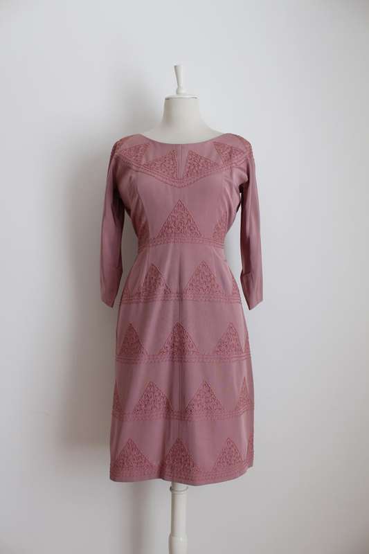 VINTAGE EMBROIDERED MAUVE LONG SLEEVE COCKTAIL DRESS - SIZE 10