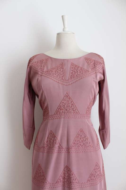 VINTAGE EMBROIDERED MAUVE LONG SLEEVE COCKTAIL DRESS - SIZE 10