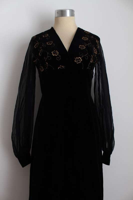VINTAGE VELVET BLACK GOLD EMBROIDERED EVENING FORMAL DRESS - SIZE 8