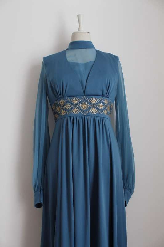Dresses VINTAGE BLUE GOLD SHEER SLEEVES EVENING DRESS GOWN SIZE 12 was sold for 300.00 on 24 Jan at 09 09 by Lehza Vintage in Cape Town ID 323490603