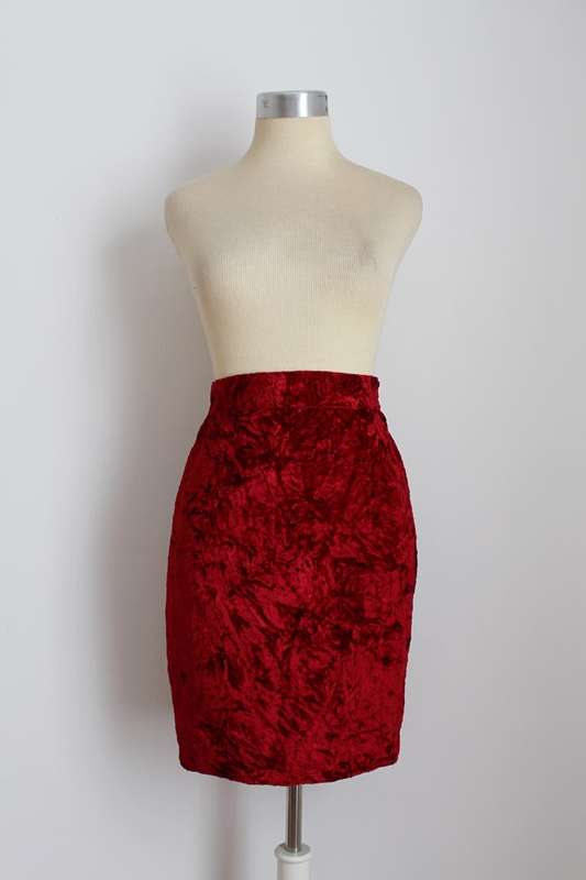VINTAGE CRUSHED VELVET RED FITTED SKIRT - SIZE 6