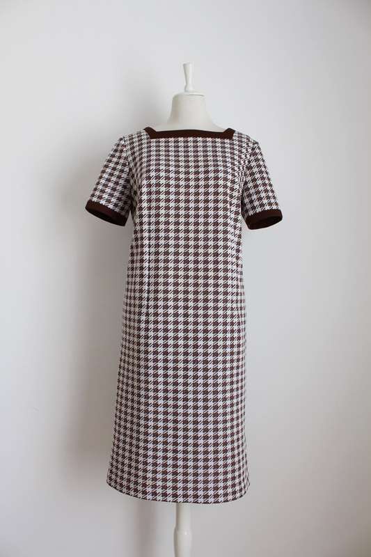 VINTAGE TWO PIECE HOUNDSTOOTH CHECK BROWN DRESS JACKET SET - SIZE 18