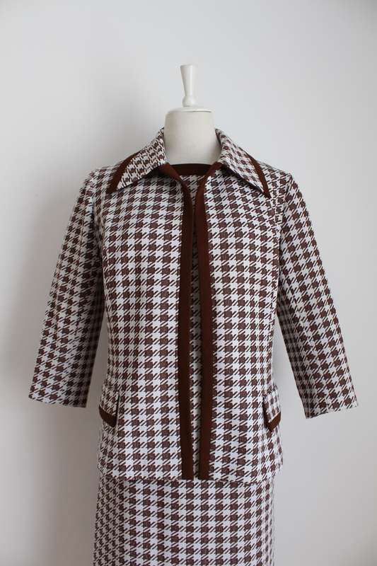 VINTAGE TWO PIECE HOUNDSTOOTH CHECK BROWN DRESS JACKET SET - SIZE 18