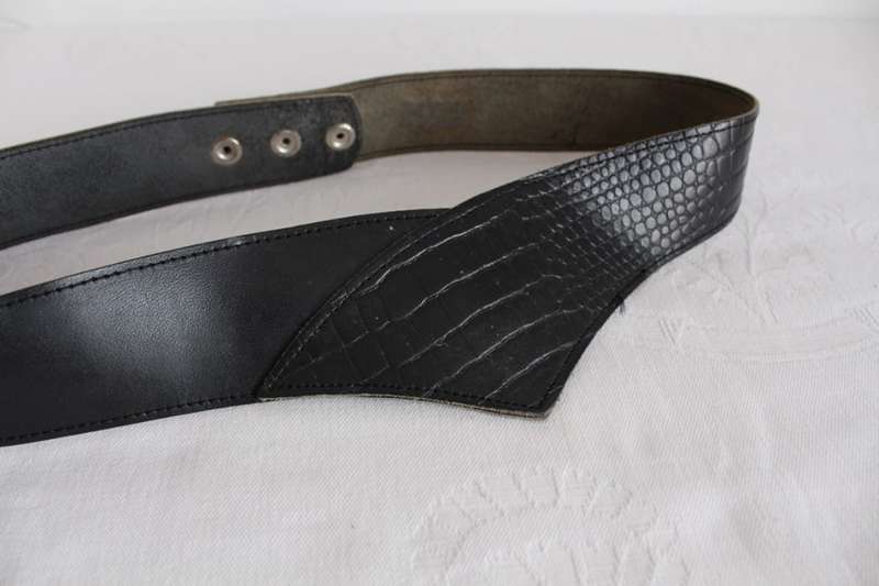 VINTAGE GENUINE LEATHER BLACK CROC PRINT WAIST BELT