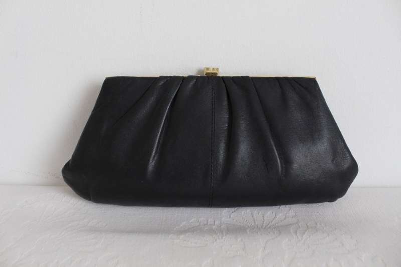 VINTAGE BLACK GENUINE LEATHER CLUTCH BAG PURSE