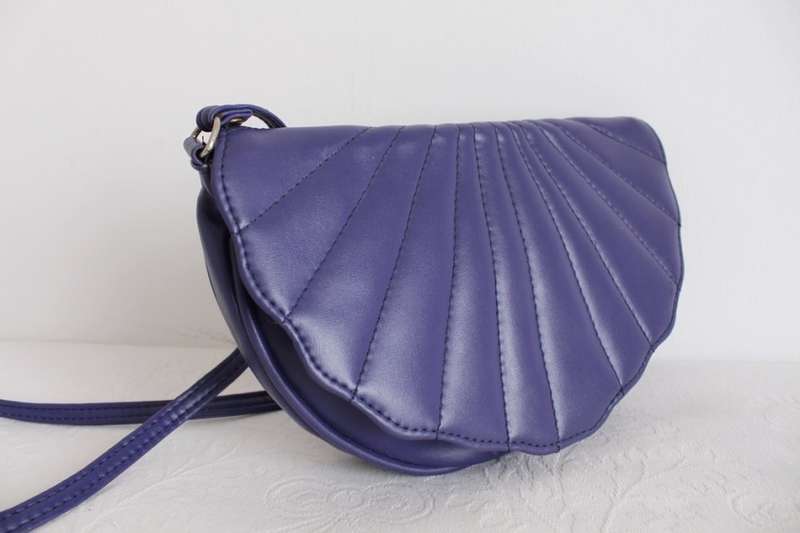 VINTAGE FAUX LEATHER PURPLE CRESCENT HANDBAG BAG PURSE