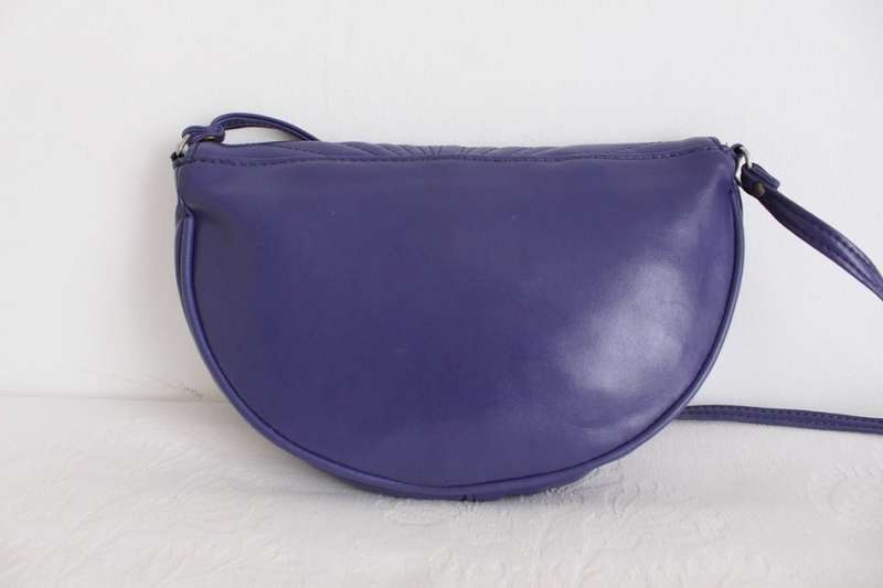 VINTAGE FAUX LEATHER PURPLE CRESCENT HANDBAG BAG PURSE